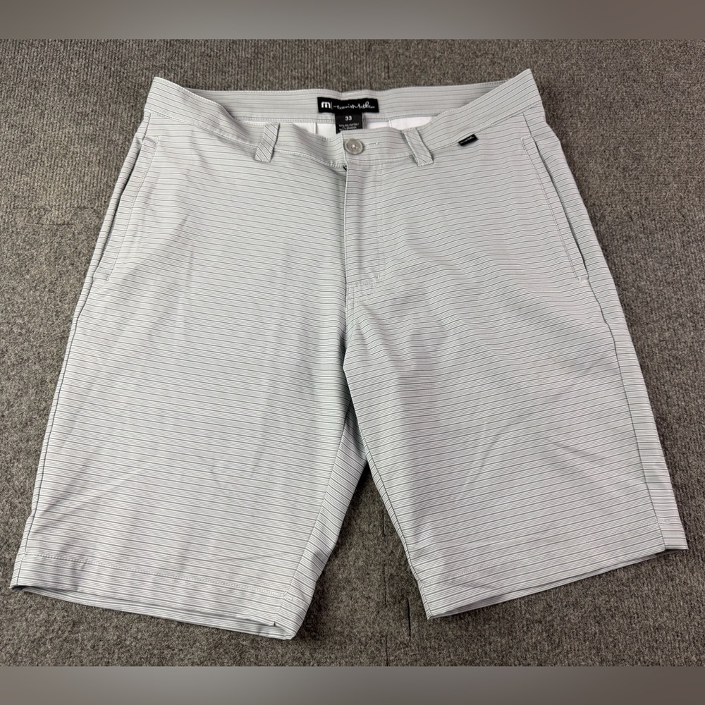 Travis Mathew Mens Flat Front 10” Golf Shorts Size 33 Light Gray
